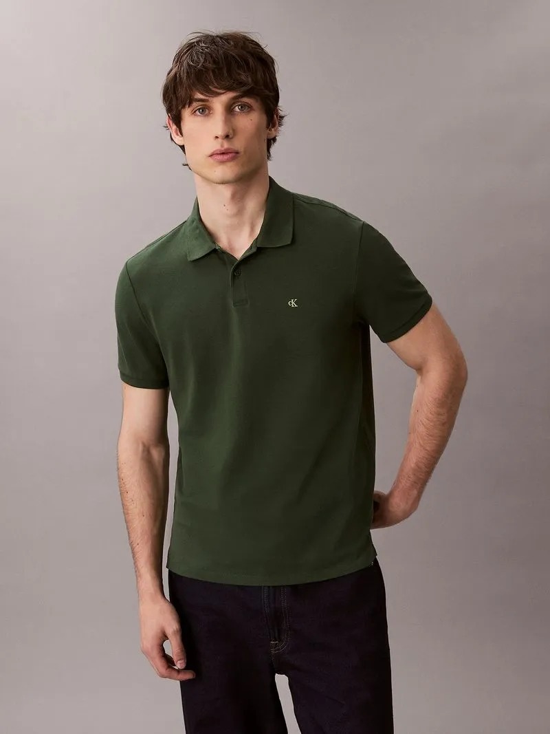 REMERA C/POLO CAB.-SS MONOGRAM PIQUE POLO-SYCAMORE-L